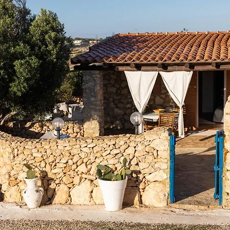 Dammusi Ziuni Aparthotel